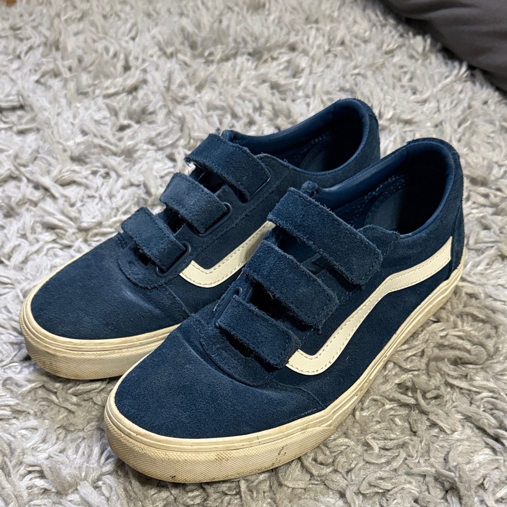 Vans women’s Dark Blue Velcro Sneakers